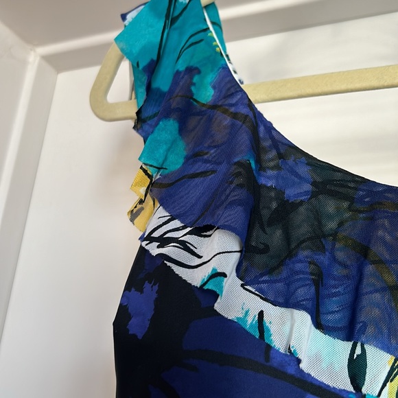 Size 16 Be Creative one piece one shoulder swimsuit - Picture 2 of 6